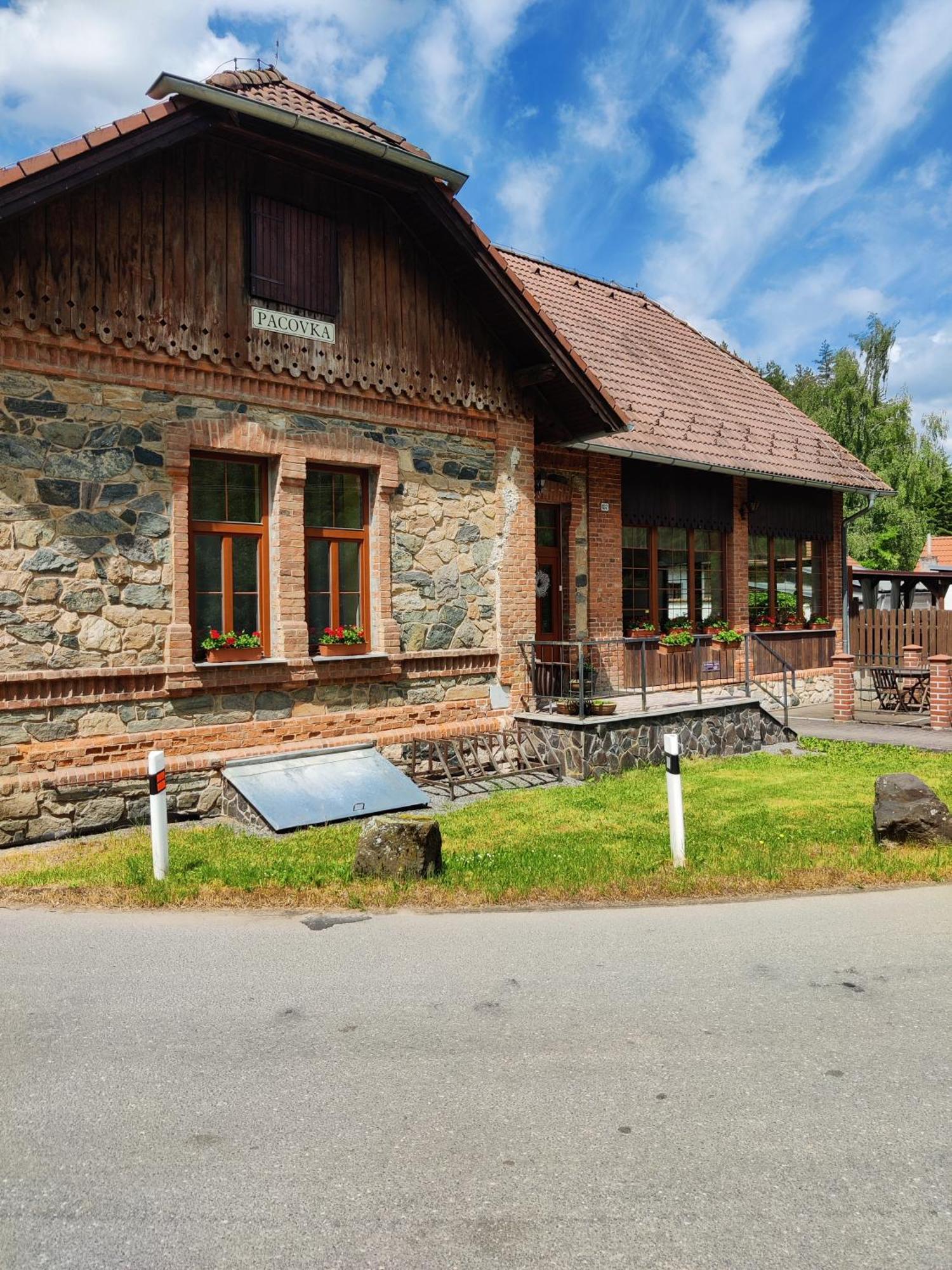 Penzion Pacovka Hotel Chynov Exterior photo